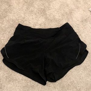 Lululemon 3in mid rise side slit run short